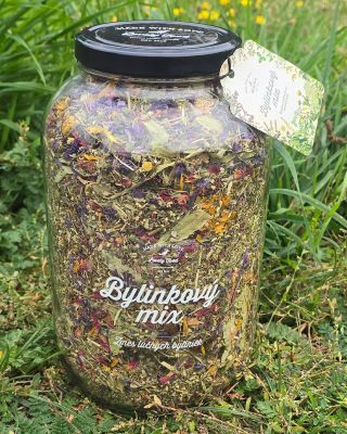 🌿✨ Stačí otvoriť pohár a prenesiete sa na horskú lúku plnú byliniek 🌸🌾 Sklo spoľahlivo uchová ich vôňu aj chuť 🍃🥰 – aj...