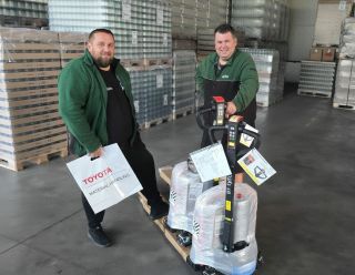 Naši dvaja kamionisti sa tešia z nových elektrických vozíkov 🚚🔋. Celý deň zastavujú u zákazníkov po celej republike a...