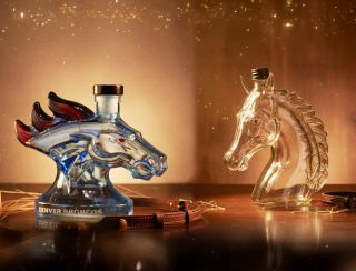 🐎✨ Dve výnimočné fľaše, jedna vášeň – láska ku koňom! Naše unikátne fľaše v tvare konských hláv spájajú eleganciu, silu aj...